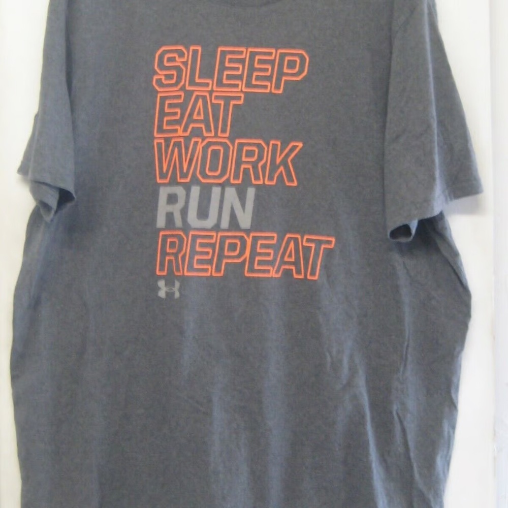 UNDER ARMOR heatgear loose tshirt, sleep eat work run repeat size 2xl